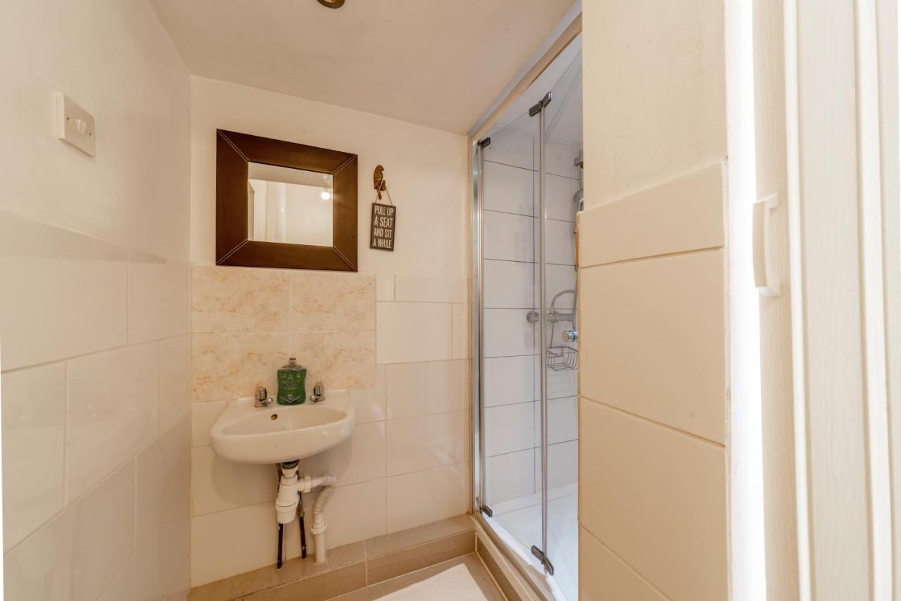 Apartament Stylish 3-Bed Terraced House With Wi-Fi Chatham  Zewnętrze zdjęcie