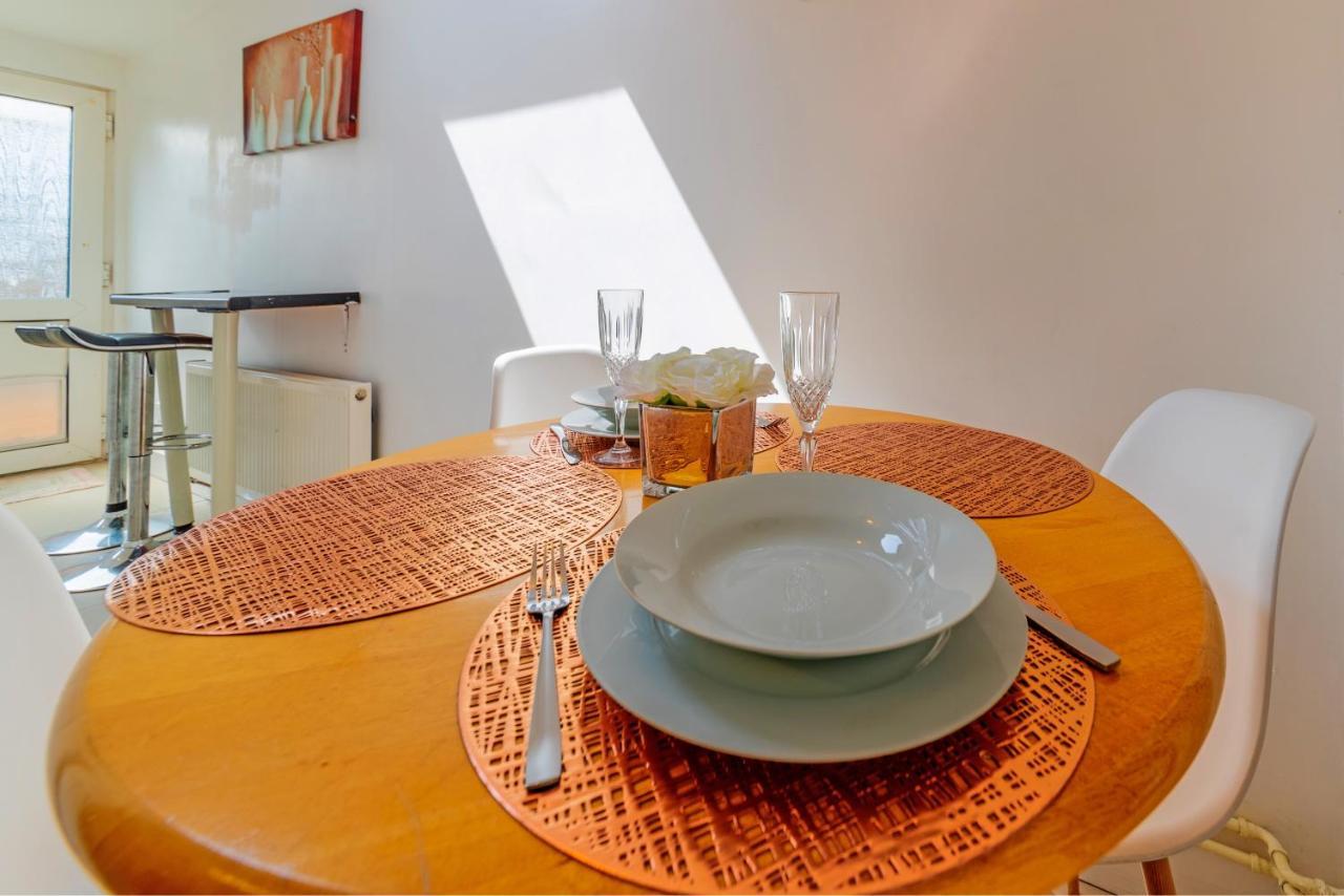 Apartament Stylish 3-Bed Terraced House With Wi-Fi Chatham  Zewnętrze zdjęcie