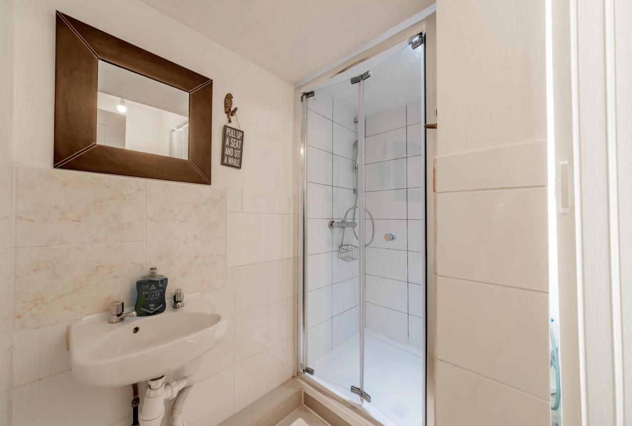 Apartament Stylish 3-Bed Terraced House With Wi-Fi Chatham  Zewnętrze zdjęcie